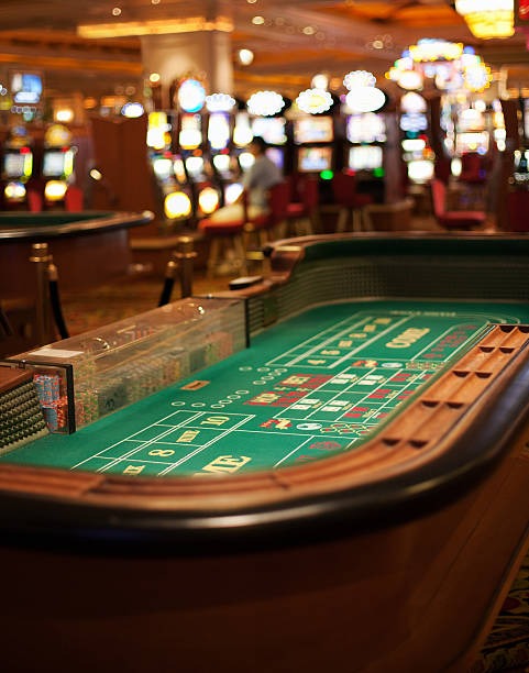 superbet mobile app showing football markets and live-dealer games on Android